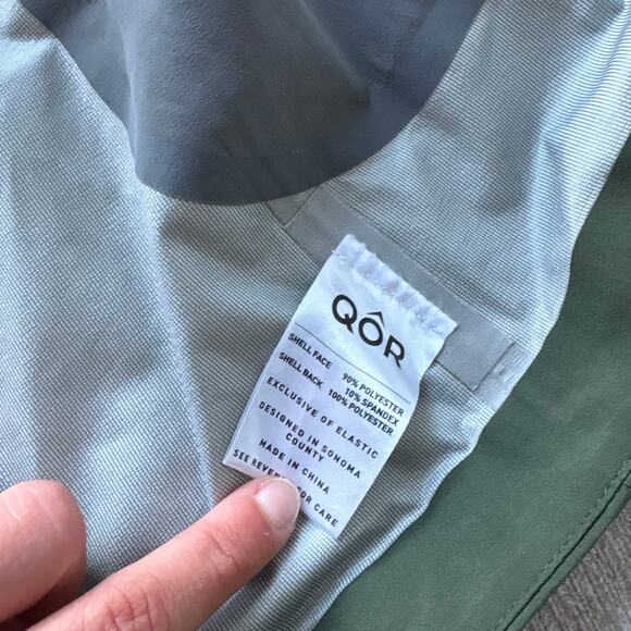 $450 QOR Women’s Green Technical Rain Jacket - Picture 5 of 7